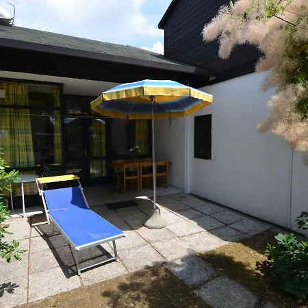 Pet-friendly Bungalow With Air Conditioning Near The Adriatic Sea Casa de Férias