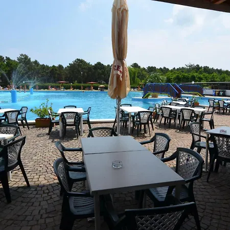 Hébergement de vacances Pet-friendly Bungalow With Air Conditioning Near The Adriatic Sea Casal Borsetti