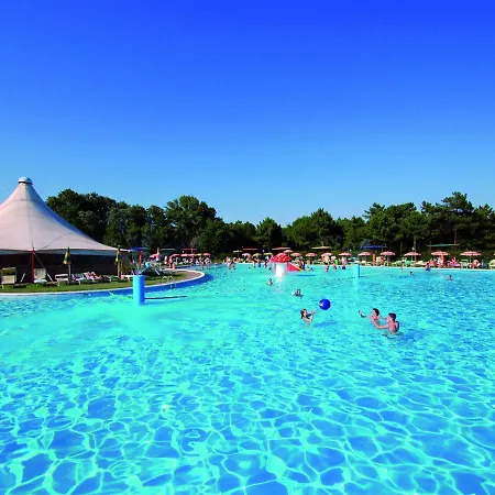 Pet-friendly Bungalow With Air Conditioning Near The Adriatic Sea Casal Borsetti